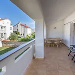 Charmantes 200 Meter Zum * Башка